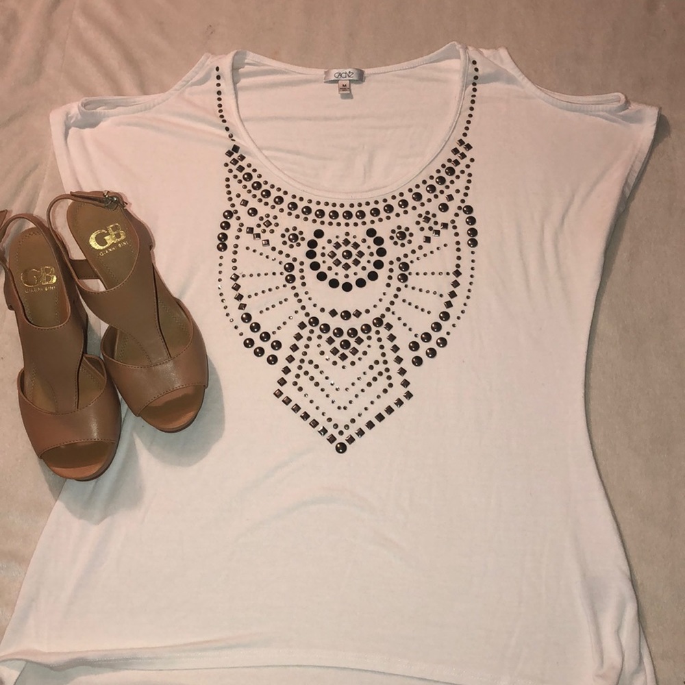 Super cute cold shoulder